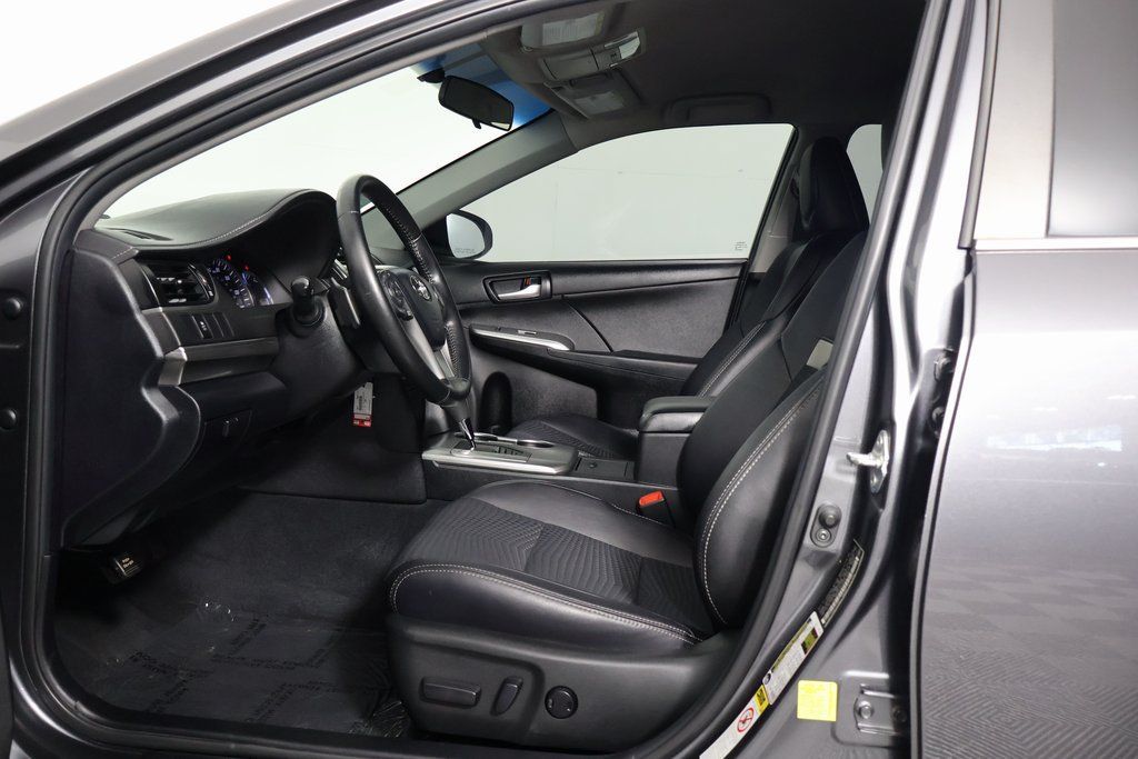 Used 2013 Toyota Camry SE FWD image 10