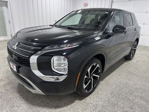 Used 2024 Mitsubishi Outlander AWD image 5