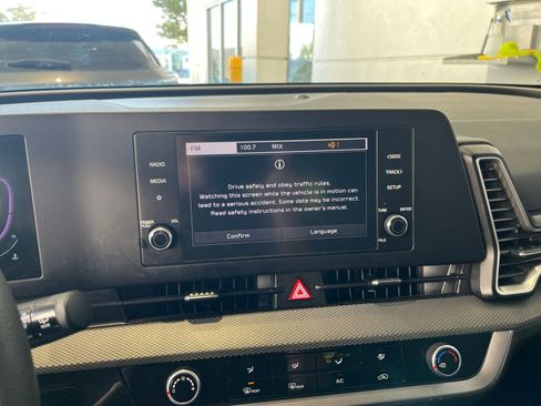 Used 2025 Kia Sportage LX image 18