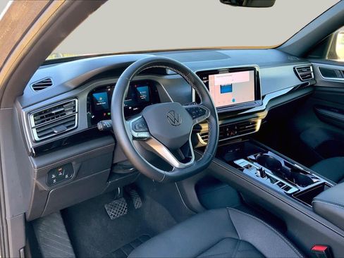 Used 2025 Volkswagen Atlas Cross Sport SE FWD image 18