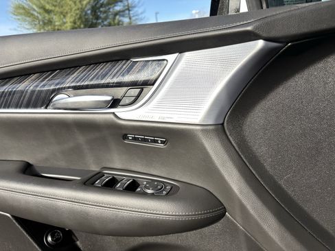 Used 2025 Cadillac XT6 Premium Luxury FWD image 19