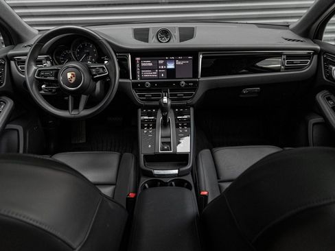 Certified 2025 Porsche Macan image 16