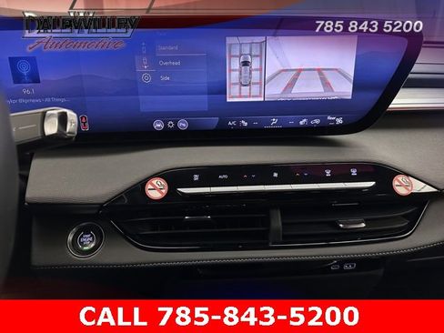 Used 2025 Buick Enclave Preferred image 9