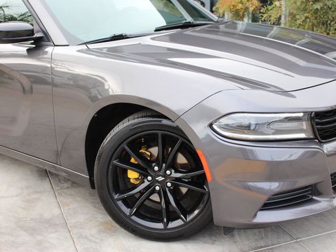 Used 2018 Dodge Charger SXT w/ Blacktop Package image 3