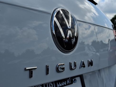 Used 2022 Volkswagen Tiguan SE R-Line AWD/4WD image 31