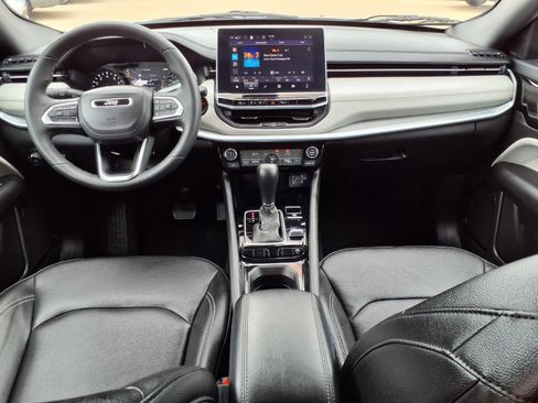 Used 2025 Jeep Compass Limited image 9