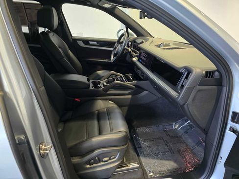Used 2024 Porsche Cayenne image 12