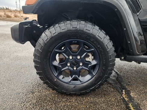 Used 2023 Jeep Gladiator Willys image 10