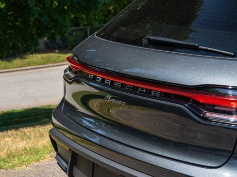 Certified 2025 Porsche Macan AWD/4WD image 15
