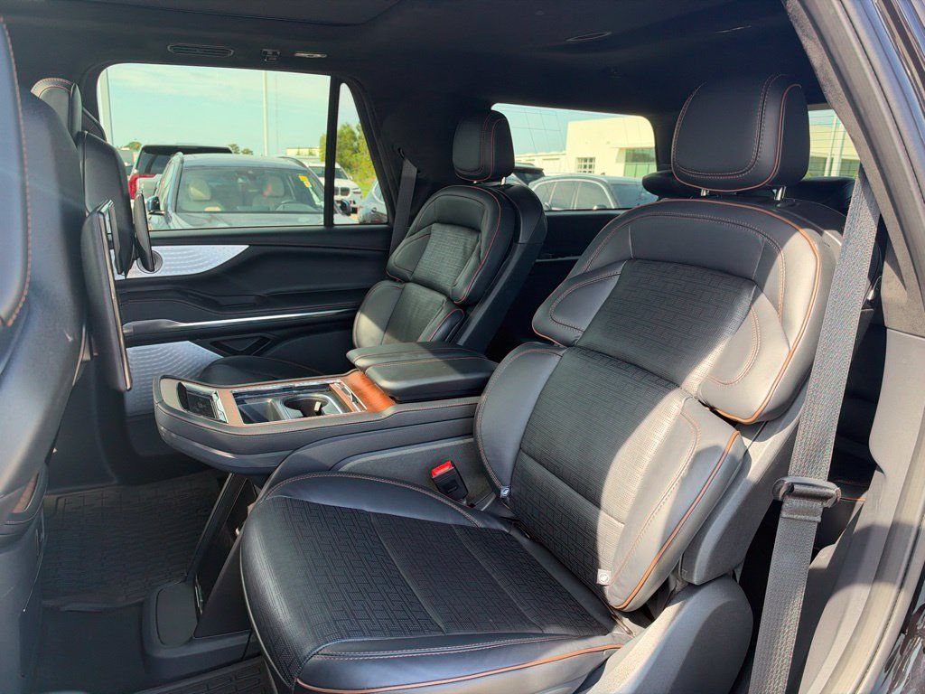 Used 2025 Lincoln Navigator Black Label AWD/4WD image 22
