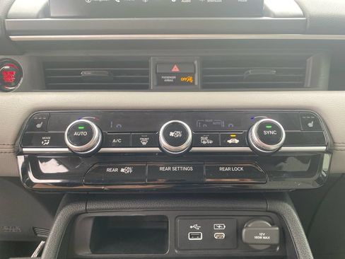 Used 2025 Honda Pilot Touring image 23