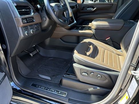 Certified 2025 GMC Yukon Denali Ultimate image 9