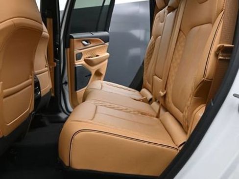 Used 2023 Jeep Grand Cherokee Summit AWD/4WD image 10