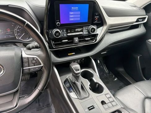 Used 2023 Toyota Highlander XLE FWD image 29