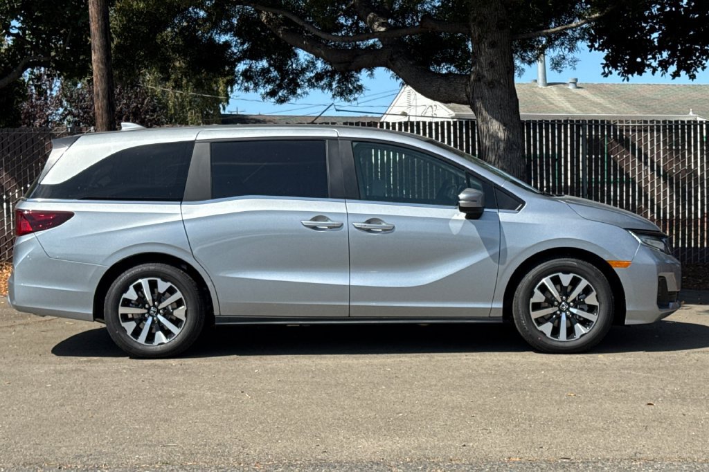 New 2026 Honda Odyssey EX-L image 3