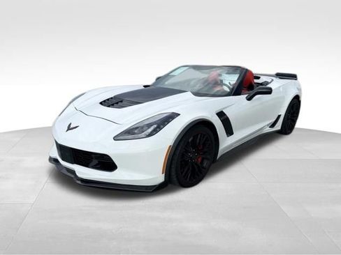 Used 2016 Chevrolet Corvette Z06 w/ 3LZ Preferred Equipment Group RWD image 3