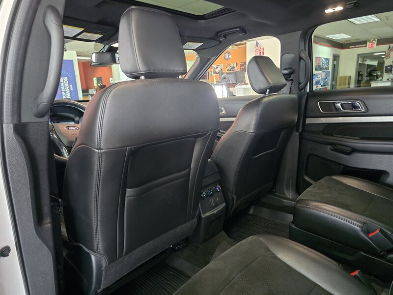 Used 2018 Ford Explorer XLT w/ Equipment Group 202A AWD/4WD image 11