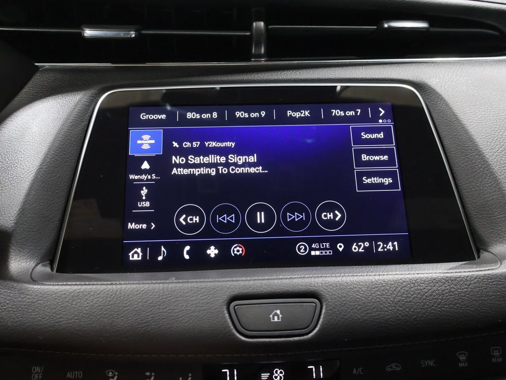 Used 2023 Cadillac XT4 Luxury w/ Cold Weather Package AWD/4WD image 31