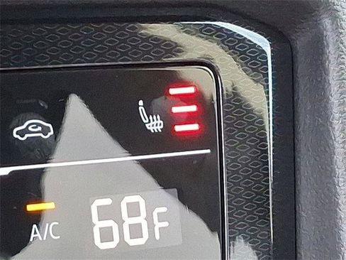 New 2025 Volkswagen Taos SE image 21