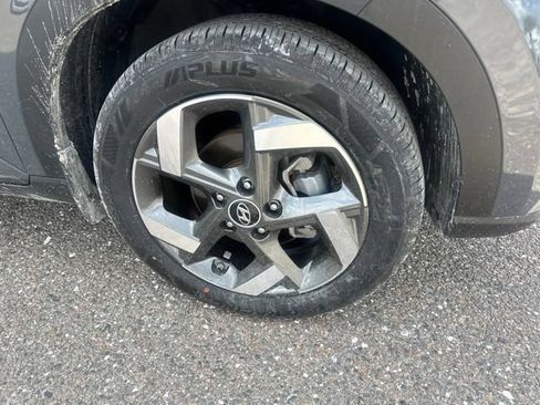 Used 2024 Hyundai Venue SEL FWD image 4
