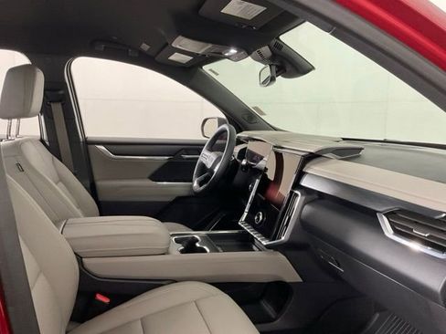 Used 2025 GMC Acadia Elevation w/ Elevation Premium Package image 33