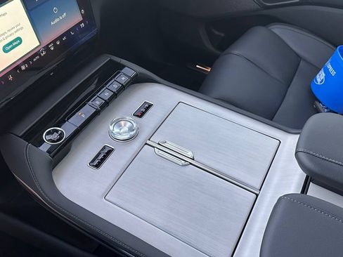 New 2025 Lincoln Navigator Reserve AWD/4WD image 41
