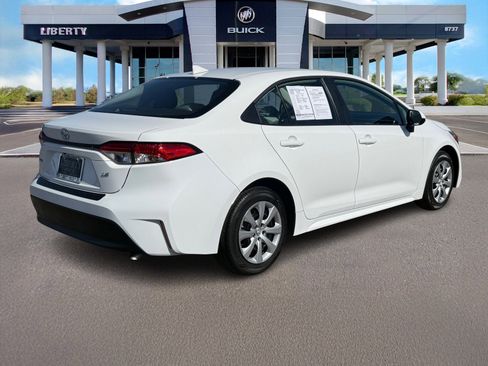 Used 2025 Toyota Corolla LE image 3