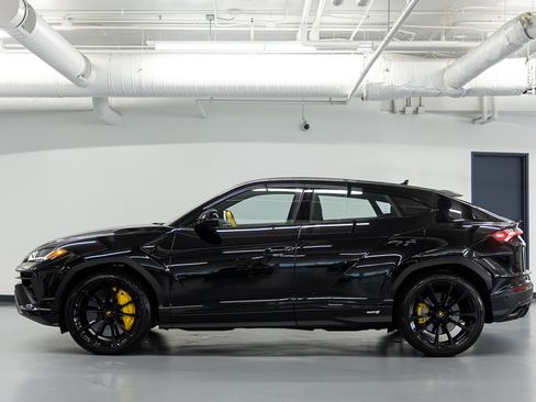 Used 2024 Lamborghini Urus S AWD/4WD image 3