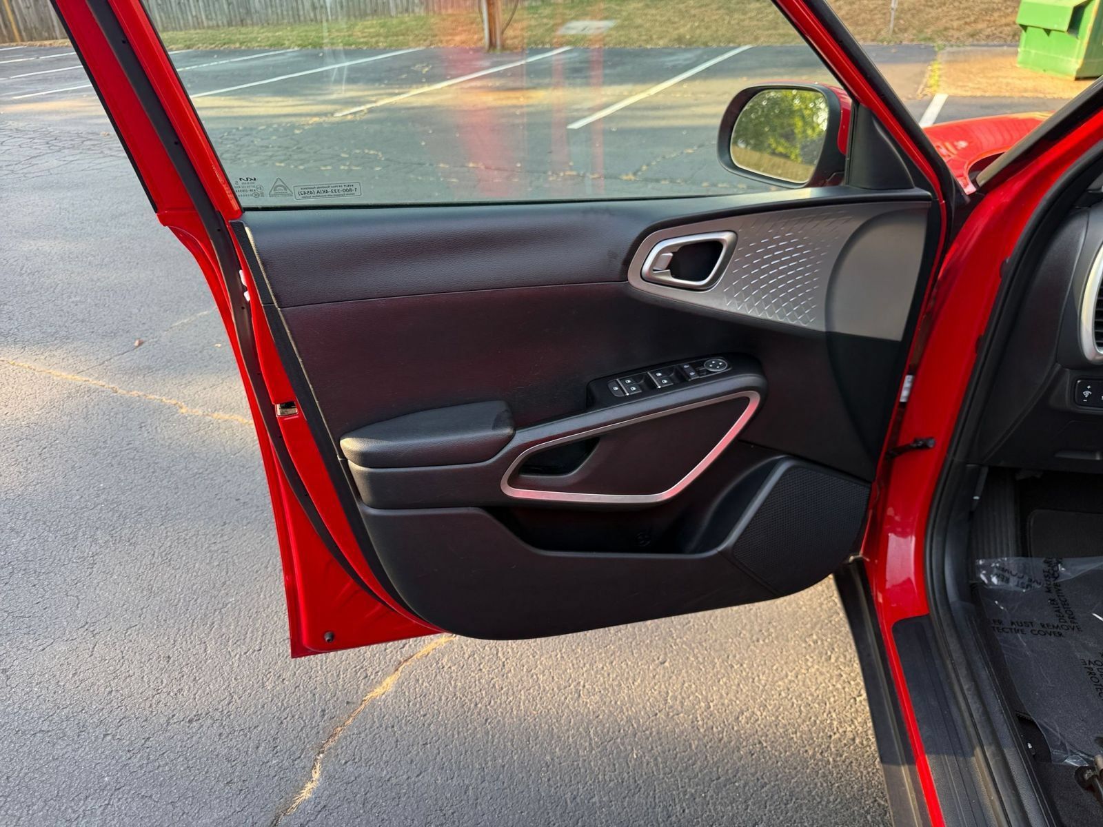 Used 2025 Kia Soul LX w/ LX Technology Package FWD image 18