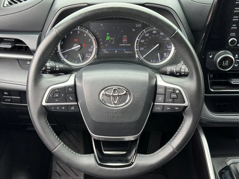 Used 2022 Toyota Highlander XSE FWD image 4