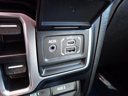 Used 2024 Jeep Wrangler Unlimited AWD/4WD image 16