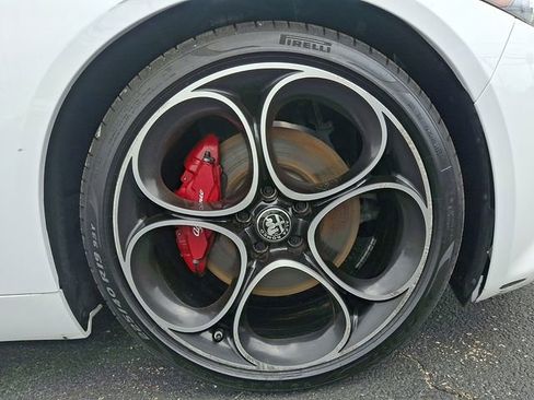 Used 2023 Alfa Romeo Giulia Veloce RWD image 8
