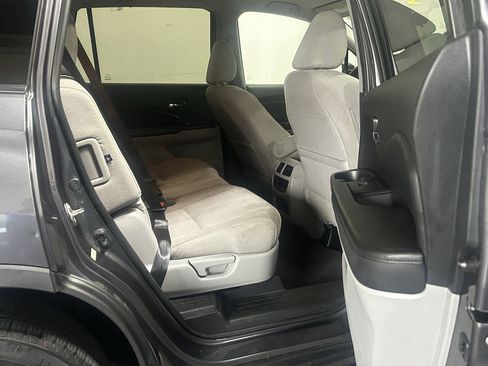 Used 2016 Honda Pilot EX image 5