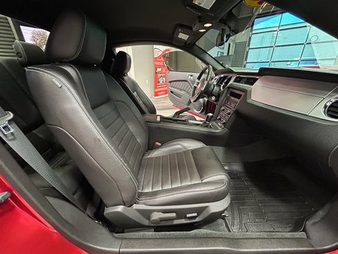 Used 2012 Ford Mustang GT Premium w/ Brembo Brake Pkg RWD image 39