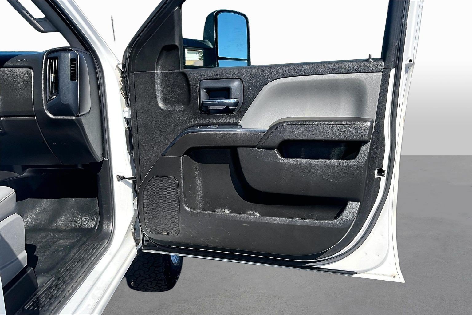 Used 2017 Chevrolet Silverado 2500 W/T AWD/4WD image 17