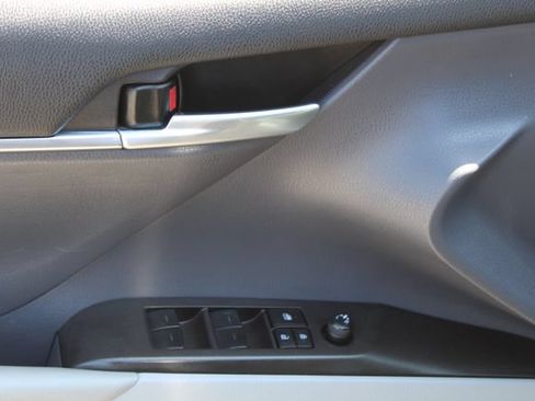 Used 2024 Toyota Camry SE FWD image 13