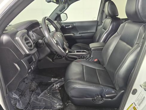 Used 2018 Toyota Tacoma TRD Off-Road AWD/4WD image 22