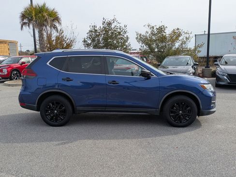 Used 2019 Nissan Rogue SV image 2