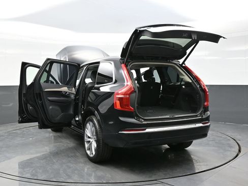 Used 2024 Volvo XC90 B6 Ultimate w/ Lounge Package image 40