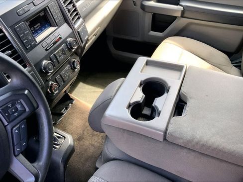 Used 2017 Ford F550 4x4 Regular Cab Super Duty image 16