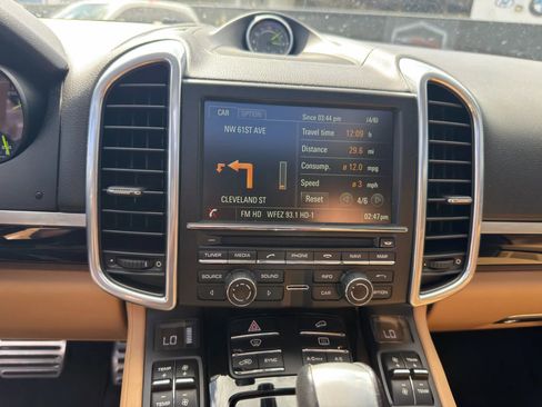 Used 2016 Porsche Cayenne S w/ Premium Package image 21