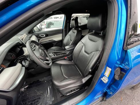 Used 2025 Jeep Compass Limited image 36