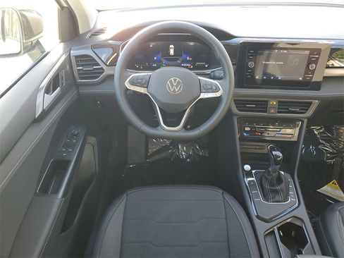 New 2026 Volkswagen Taos SE image 15