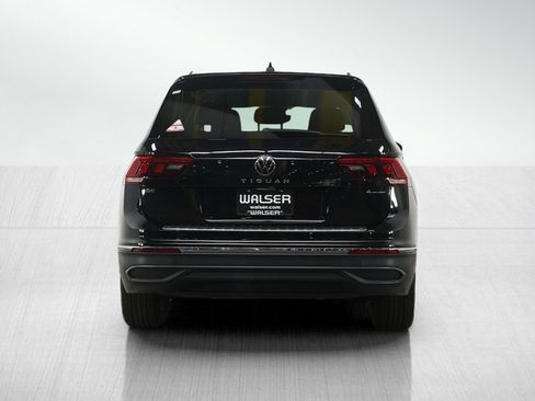 Used 2022 Volkswagen Tiguan SE image 4