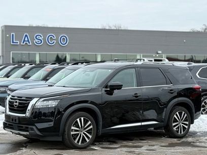 Used 2023 Nissan Pathfinder Platinum w/ Cargo Package