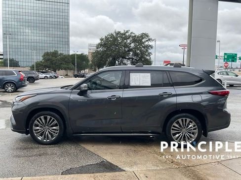 Used 2020 Toyota Highlander Platinum FWD image 5