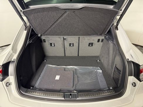 Certified 2026 Porsche Macan image 17