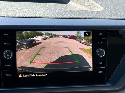 Used 2023 Volkswagen Taos SE w/ Panoramic Sunroof Package FWD image 25