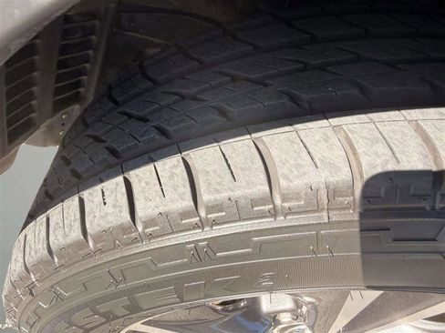 Used 2018 Toyota Highlander LE image 16