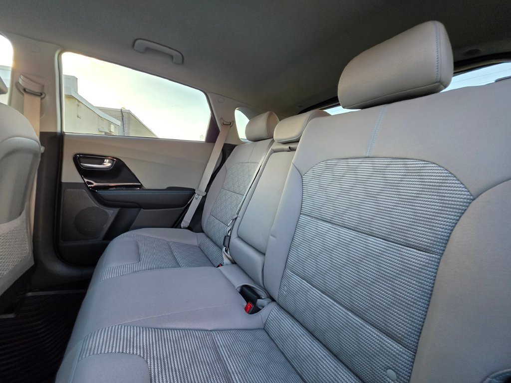 Used 2020 Kia Niro LXS FWD image 19